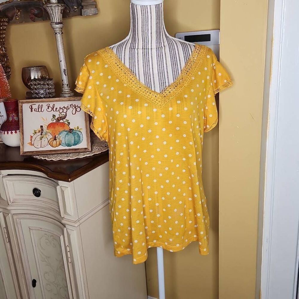Bobbie Brooks gold polka dot ruffle sleeves top women's size M